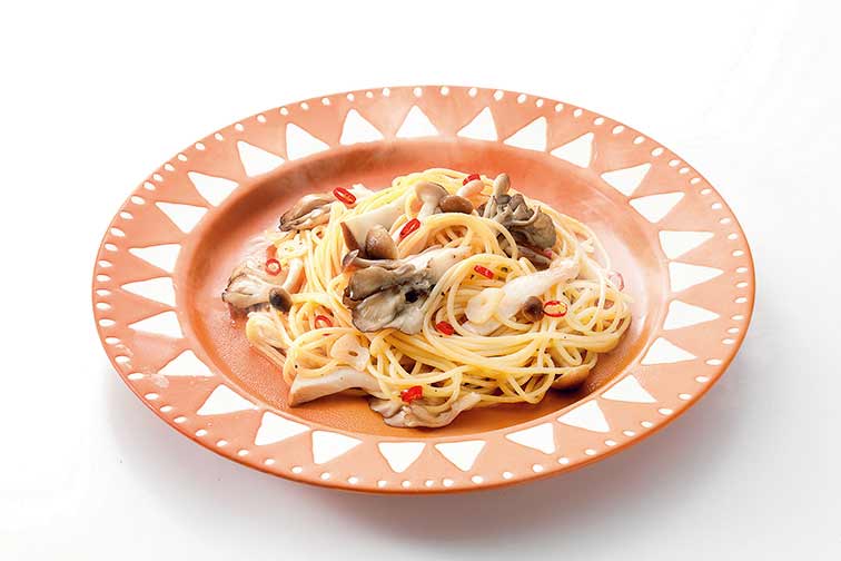 Happy Go KL - Aglio e Olio Peperoncino Pasta with mushrooms Aglio e Olio Peperoncino Pasta with mushrooms - Happy Go KL