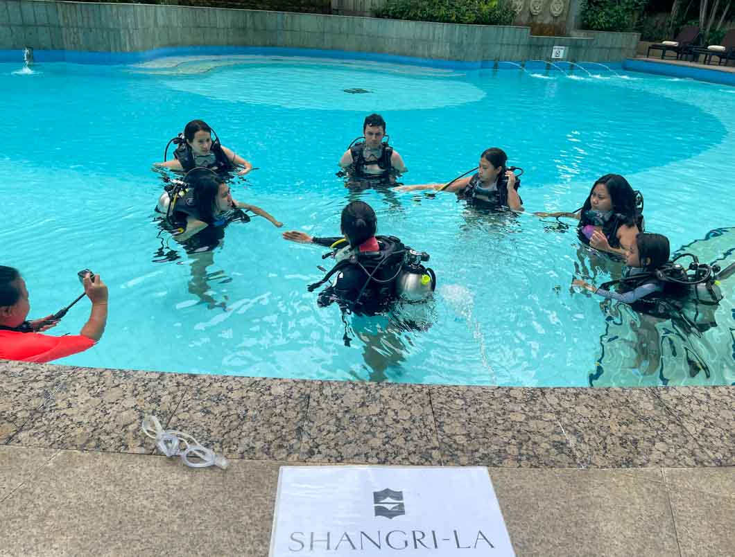 Scuba Diving In The Heart Of Kuala Lumpur Happy Go KL